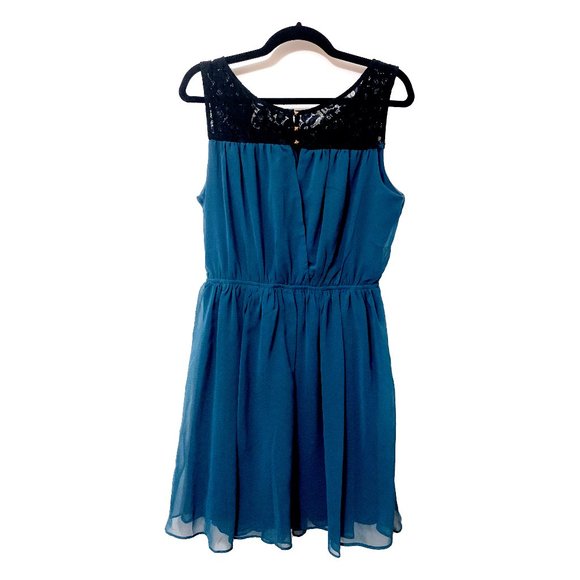 Eclipse Teal Green and Black Lace Dress - Picture 2 of 3